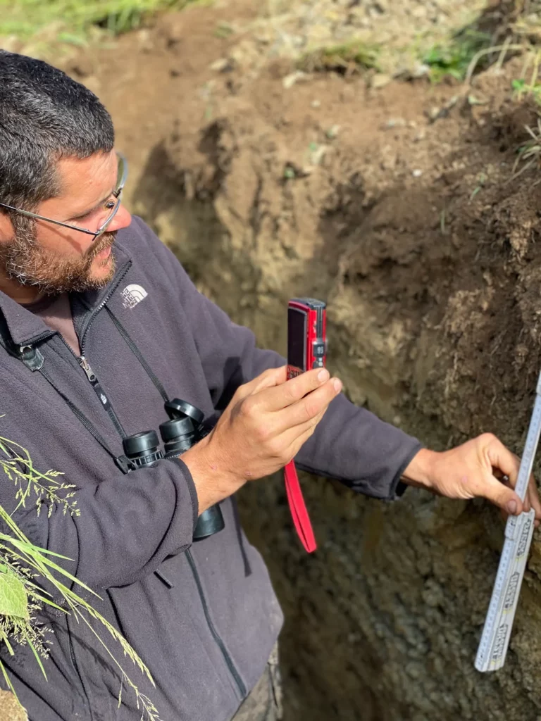 Riviere Feraux- vignoble agroecologique - prise de mesure